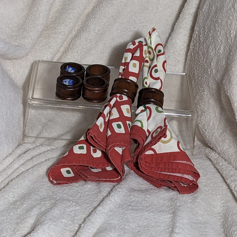 Pier 1 Imports Set‎ of 6 Wooden Napkin Rings, Dark brown